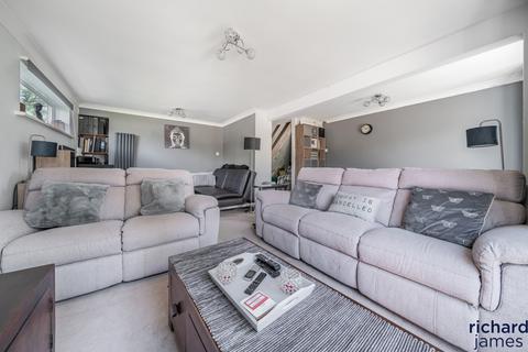 3 bedroom end of terrace house for sale, Islandsmead, Eldene, Swindon, SN3