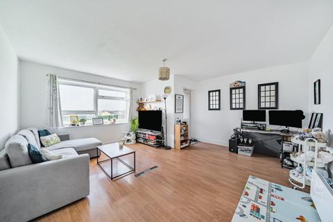 2 bedroom flat for sale, Green Meadow, Swindon, SN25