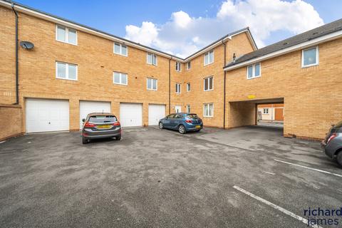 68 Padstow Road, Swindon, SN2 2EG