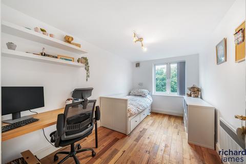 68 Padstow Road, Swindon, SN2 2EG