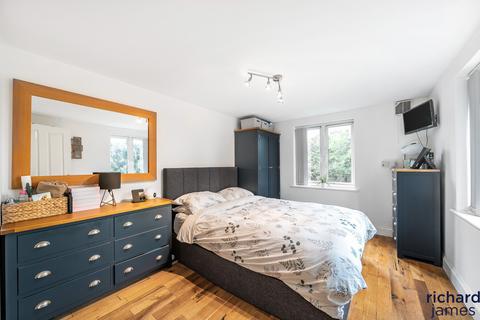 68 Padstow Road, Swindon, SN2 2EG
