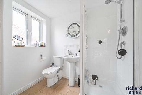 68 Padstow Road, Swindon, SN2 2EG