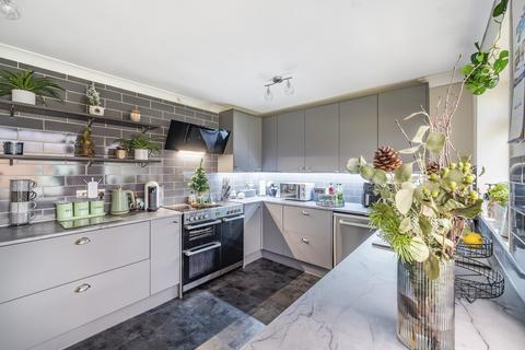 10 Conisborough, Toothill, Swindon, SN5 8ES
