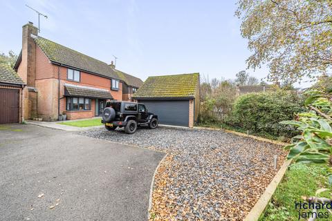 16 Pitchens End, Broad Hinton, Swindon, SN4 9PR