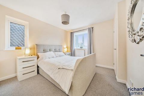 16 Pitchens End, Broad Hinton, Swindon, SN4 9PR