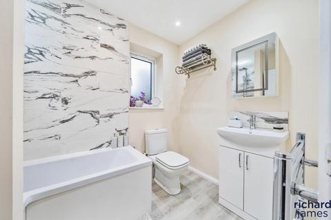 16 Pitchens End, Broad Hinton, Swindon, SN4 9PR