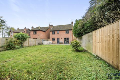 16 Pitchens End, Broad Hinton, Swindon, SN4 9PR