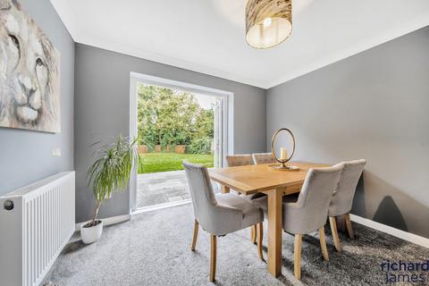 16 Pitchens End, Broad Hinton, Swindon, SN4 9PR