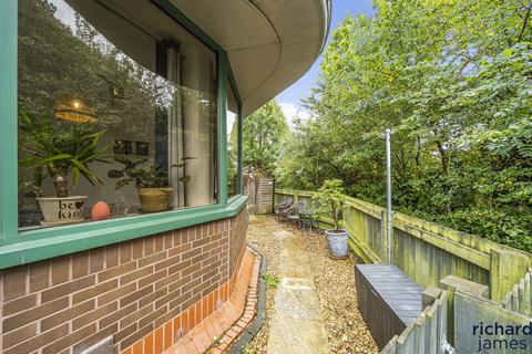 Flat 17, Dauntsey House Bentham Close, Westlea, Swindon, SN5 7FR