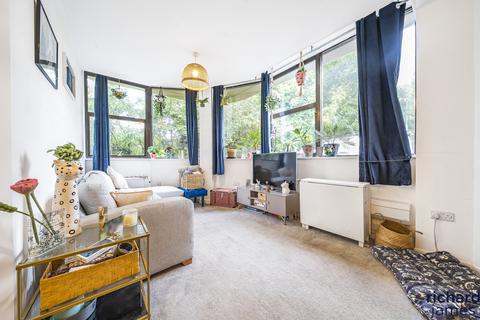 Flat 17, Dauntsey House Bentham Close, Westlea, Swindon, SN5 7FR