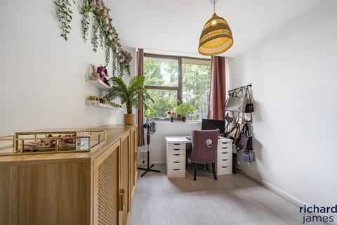 Flat 17, Dauntsey House Bentham Close, Westlea, Swindon, SN5 7FR