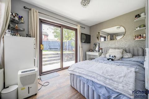 8 Alpine Close, Shaw, Swindon, SN5 5RS