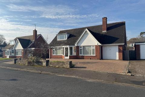 3 bedroom detached bungalow to rent, Simon De Montfort Drive, Evesham WR11