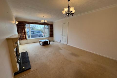 3 bedroom detached bungalow to rent, Simon De Montfort Drive, Evesham WR11