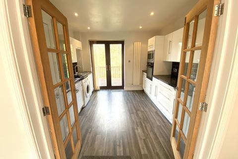 49 Valley New Road, Royton, Oldham, OL2 6BN