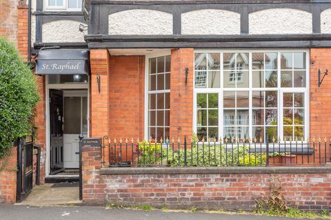 8 bedroom terraced house for sale, York YO30