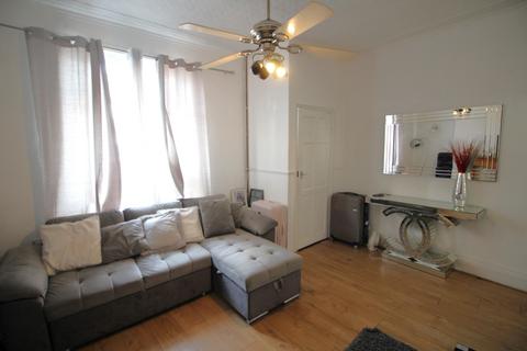 2 bedroom end of terrace house for sale, Hollins Road, Oldham, OL8