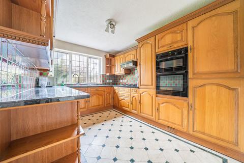 212a Leesons Hill, Chislehurst, BR7 6QH