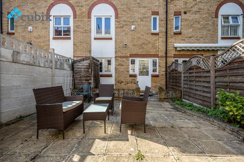 5 bedroom townhouse to rent, Keats Close, London SE1