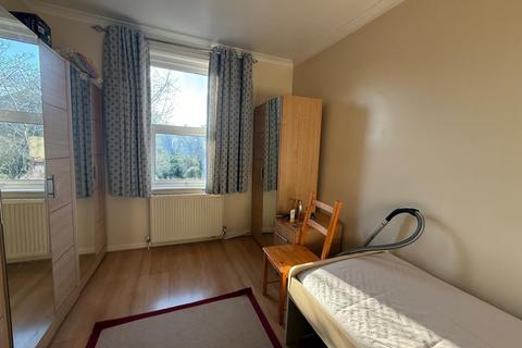 3 bedroom maisonette to rent, Radnor Road, Harrow HA1