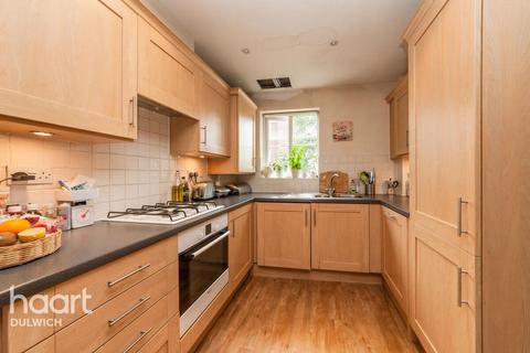 2 bedroom flat to rent, Chandler Way, London