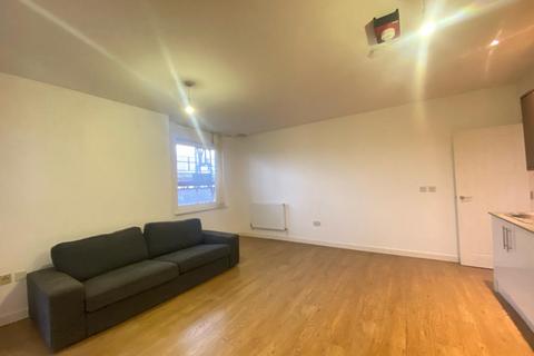 2 bedroom apartment to rent, Nova House, Buckingham Gardens, Slough SL1