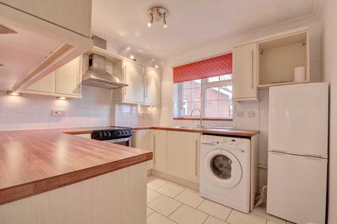 2 bedroom maisonette to rent, Summerleys Road, Princes Risborough