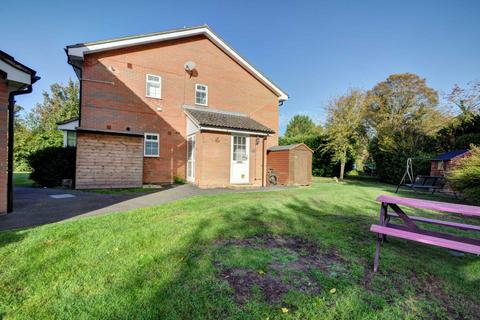 2 bedroom maisonette to rent, Summerleys Road, Princes Risborough