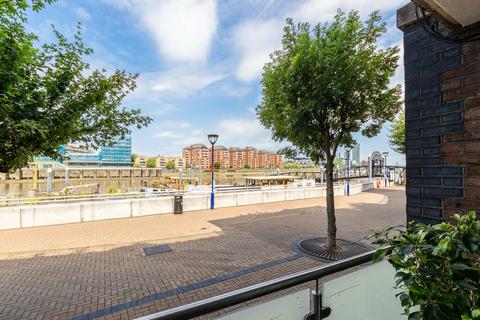 3 bedroom flat for sale, Clove Hitch Quay, London SW11