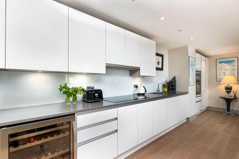 3 bedroom flat for sale, Clove Hitch Quay, London SW11