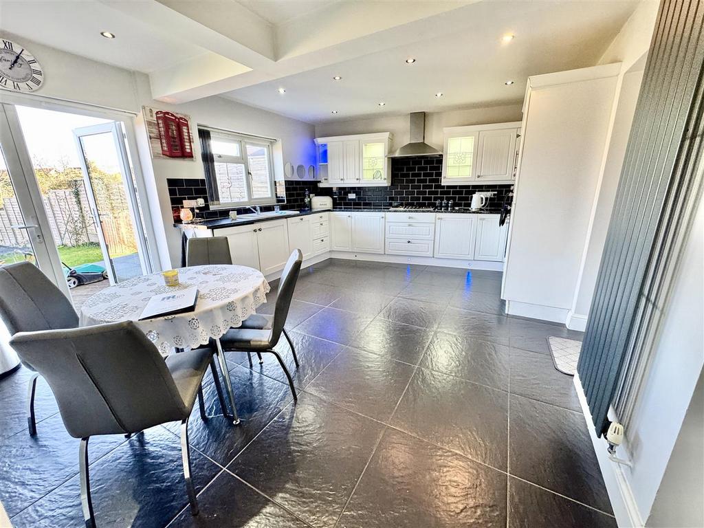 Kitchen / breakfast room