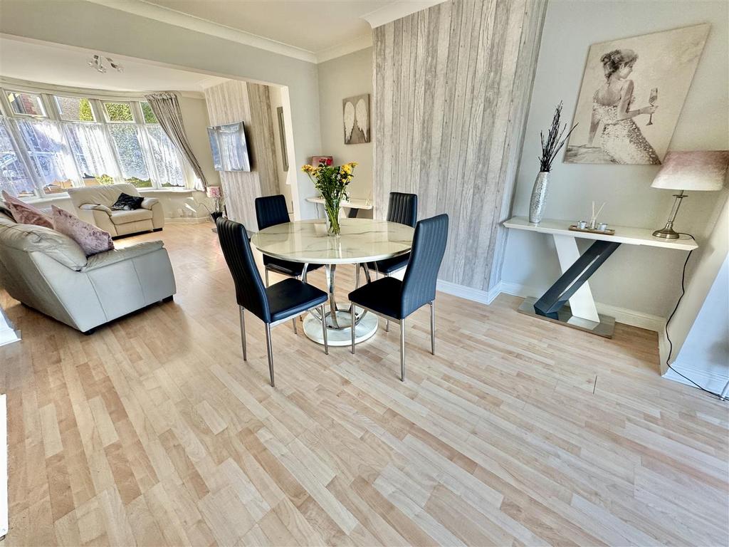 Living / dining room