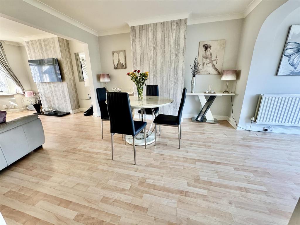Living / dining room