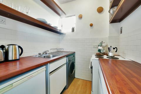 Studio for sale, Palace Gardens Terrace, London, W8