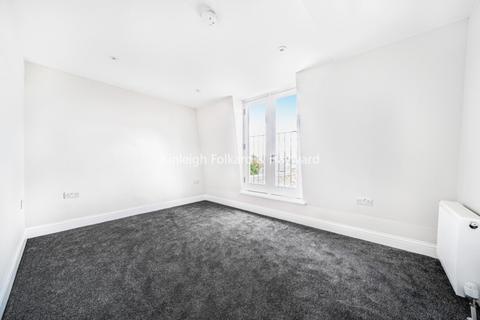 2 bedroom apartment to rent, Berrymead Gardens London W3