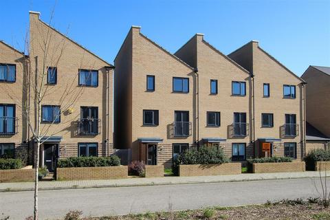 4 bedroom terraced house to rent, Claudius Walk, Cambridge CB24