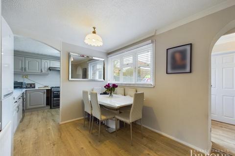 4 bedroom terraced house for sale, Pennine Way, Basingstoke RG22