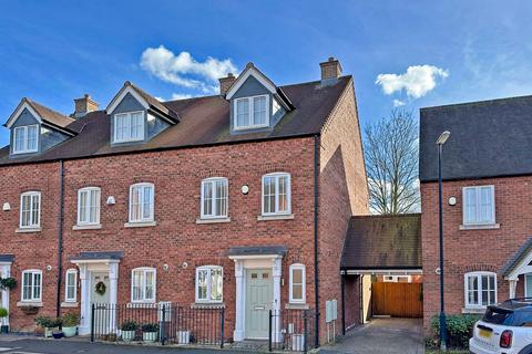 4 bedroom end of terrace house for sale, Stanham Close, Wombourne, WV5