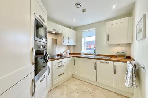 2 bedroom apartment for sale, High Street, Wolstanton, ST5