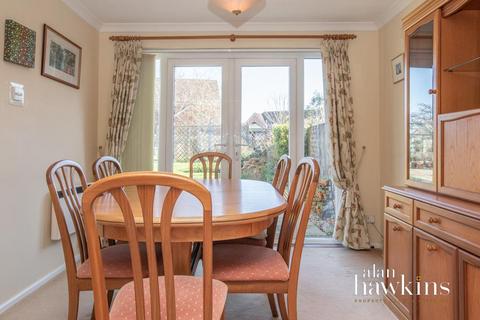 6 Branscombe Drive, Royal Wootton Bassett, Swindon, SN4 8HP