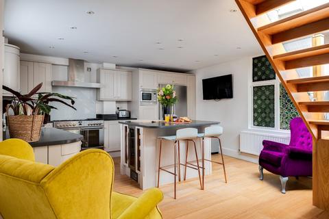 4 bedroom end of terrace house for sale, White Friars, Chester, CH1