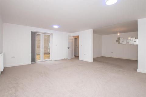 4 Whitebred Chase, Whitehouse, Milton Keynes, MK8 1AX