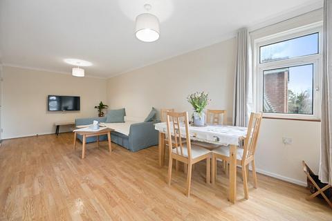 60 Hanger View Way, London, W3 0EY