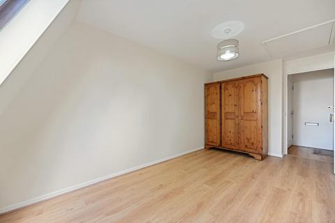 60 Hanger View Way, London, W3 0EY