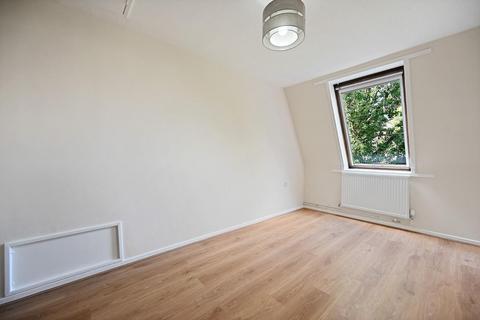 60 Hanger View Way, London, W3 0EY