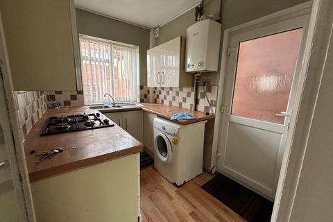 3 bedroom semi-detached house for sale, 68 Stourbridge Road, Dudley, DY1 2DF