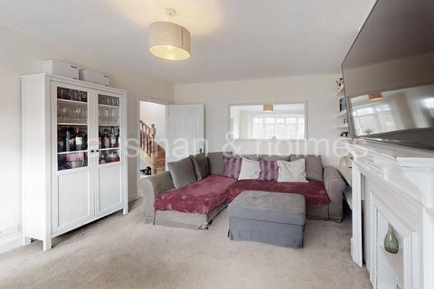 3 bedroom maisonette for sale, Llanvanor Road, NW2