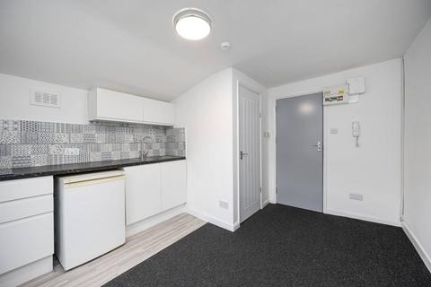 Studio to rent, Bodney Road, Hackney, London, E8