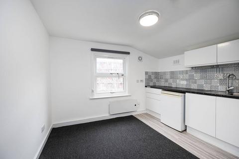 Studio to rent, Bodney Road, Hackney, London, E8