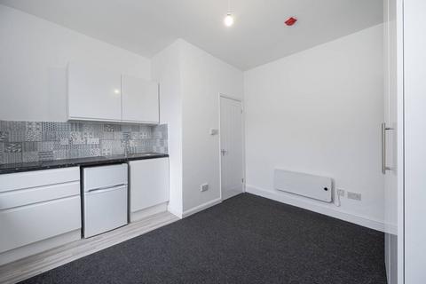 Studio to rent, Bodney Road, Hackney, London, E8